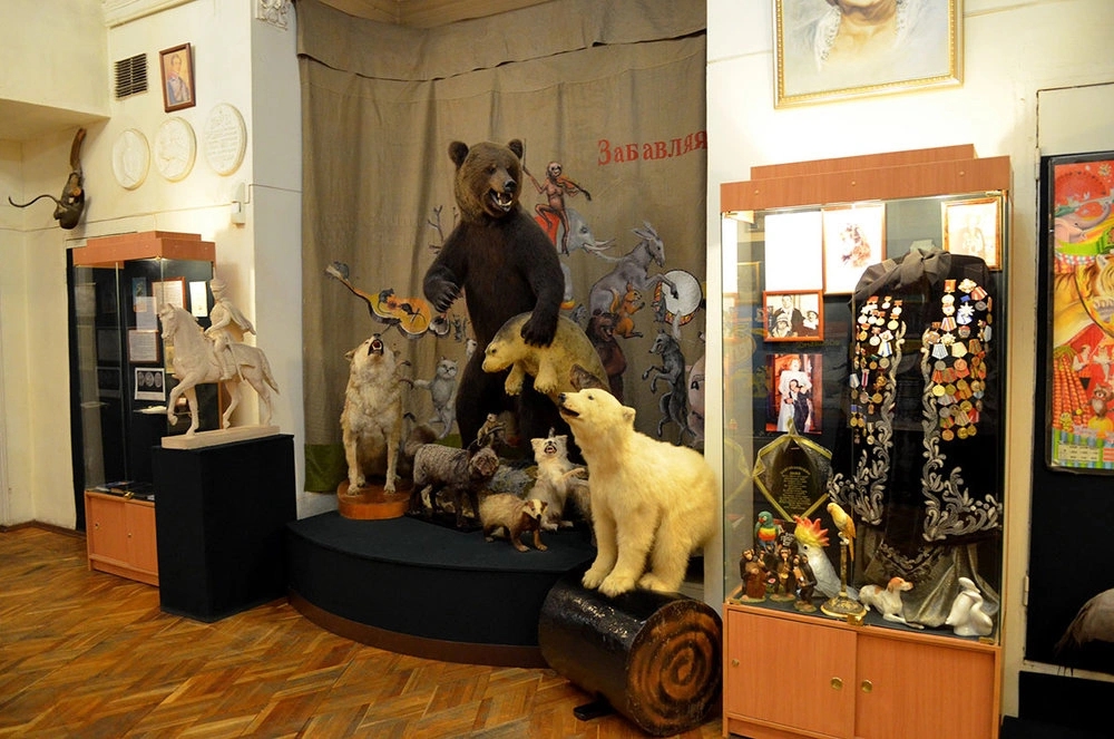 Погрузитесь в историю цирка: экскурсия «Династия Дуровых» в Уголке дедушки Дурова